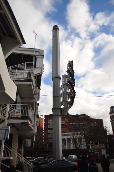 Projecteurs rétractables du Lord's